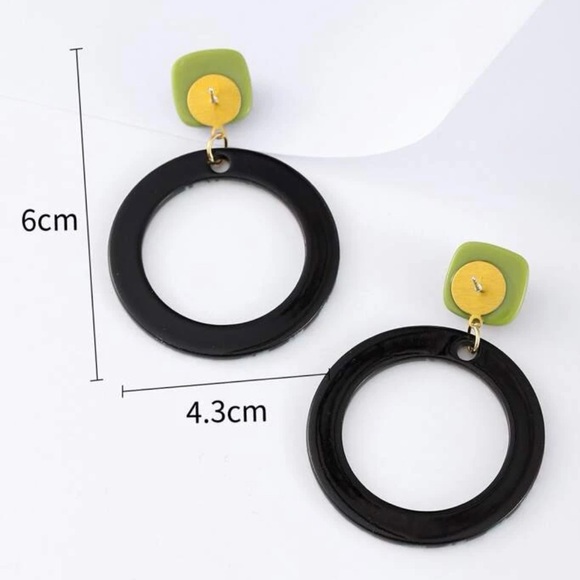 🦋 3/$24 Circular abstract print, multicolored earrings / NWOT - Picture 3 of 3